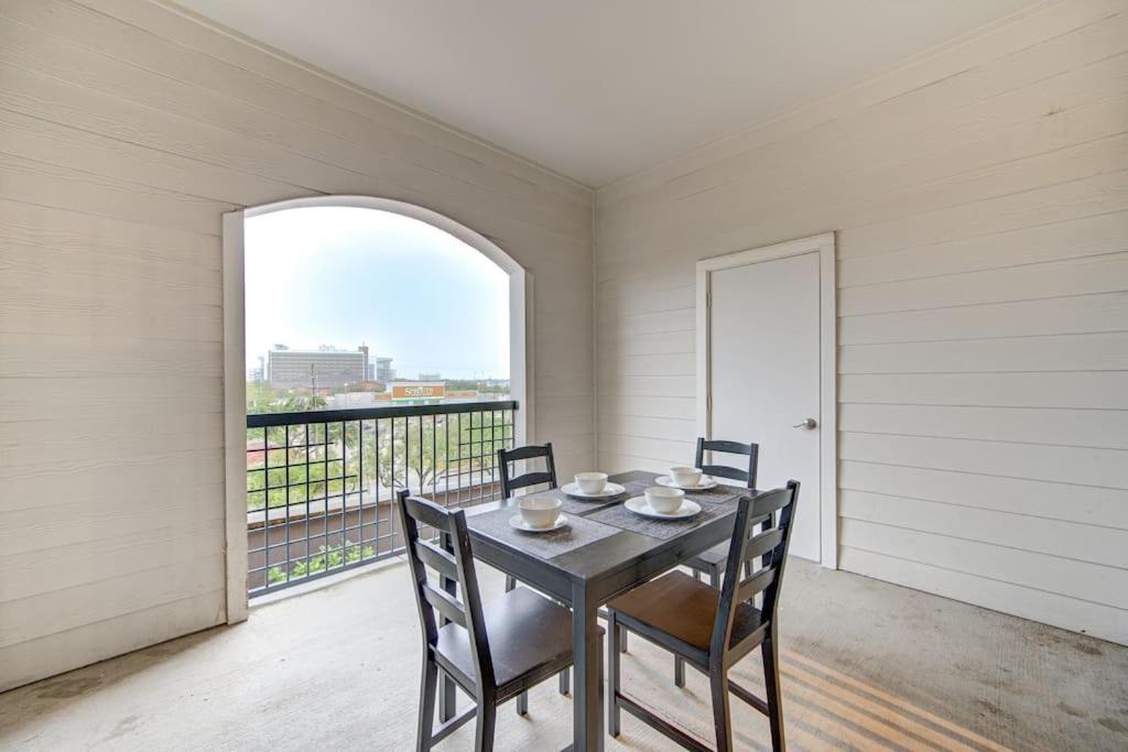 דירות יוסטון Chic 1Br Near Nrg With Pool Wifi Freeparking מראה חיצוני תמונה