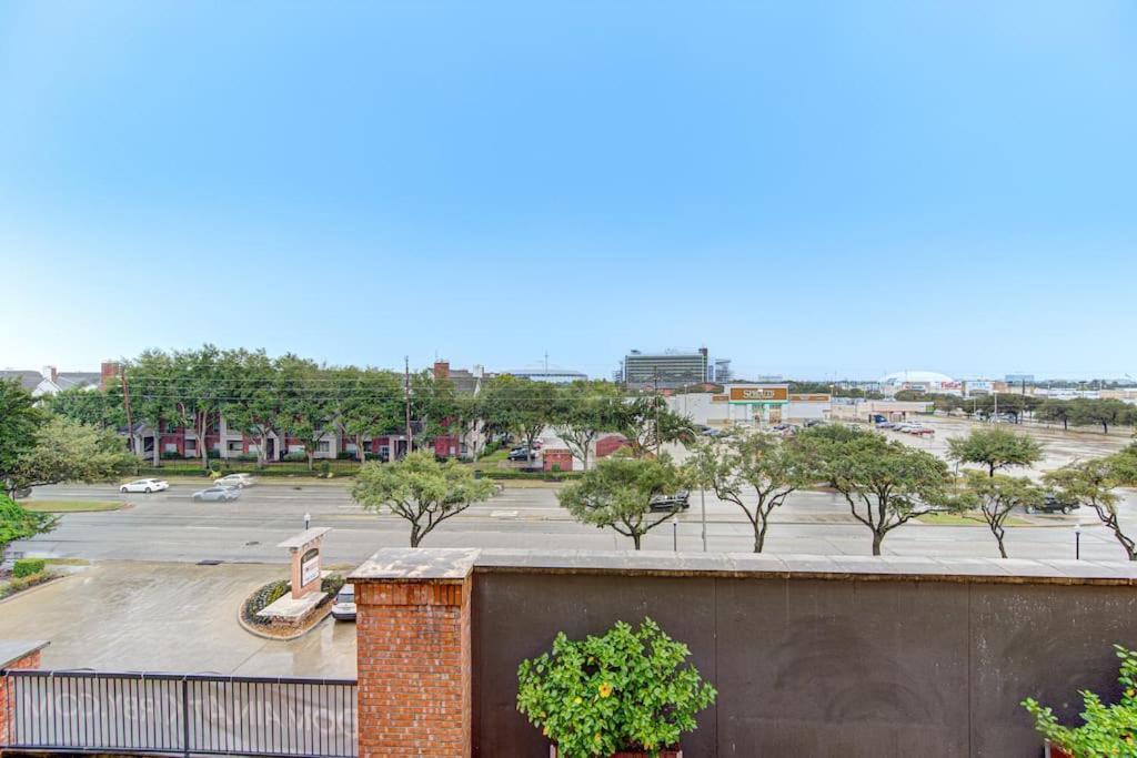 דירות יוסטון Chic 1Br Near Nrg With Pool Wifi Freeparking מראה חיצוני תמונה